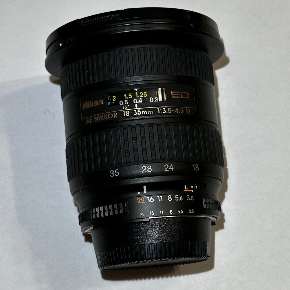 Nikon AF Nikkor 18-35mm f/3.5 4.5D ED Aspherical FX Wide Angle Zoom Lens w/ Caps